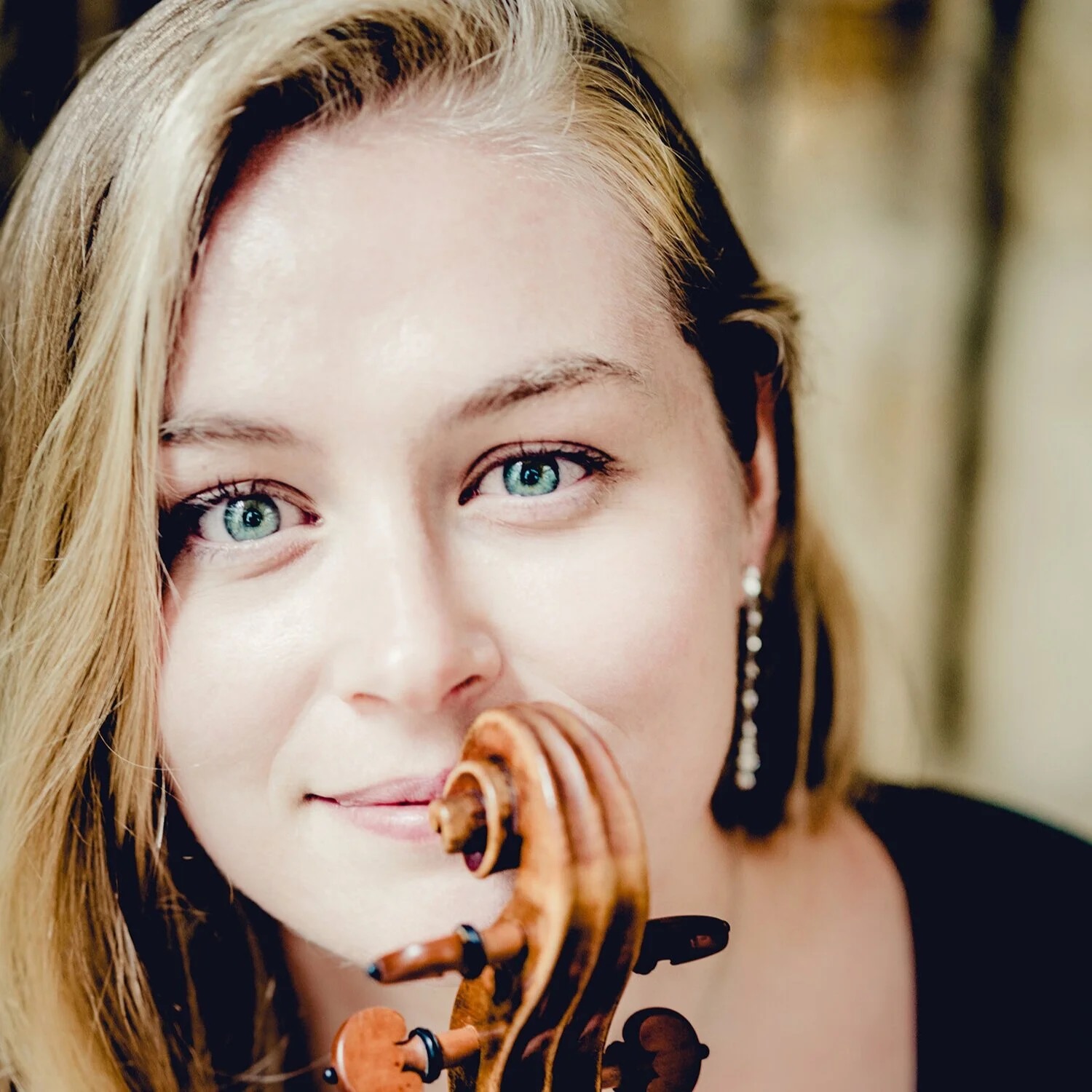 Amarins Wierdsma with her violin